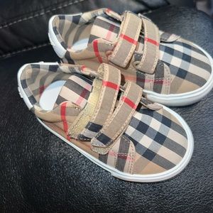 Size 19 burberry shoes